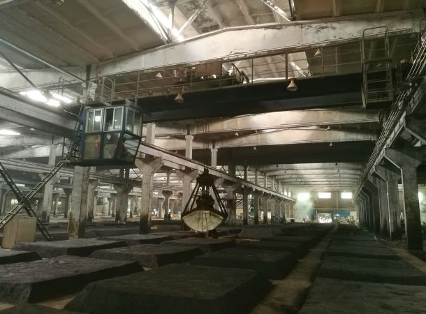 第一代：酒糟抓斗起重机