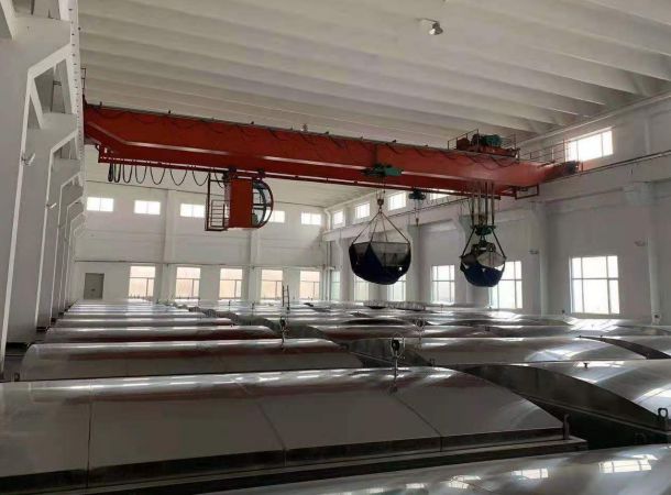 第二代：抓斗料斗两用起重机