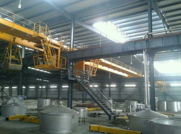 第三代：半自动抓斗起重机