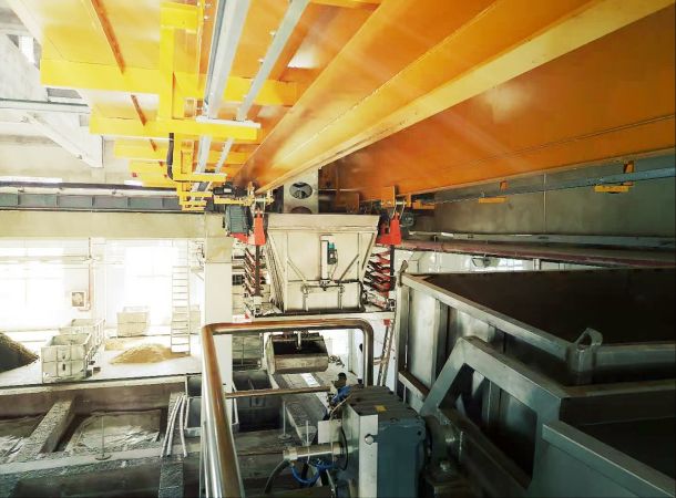 第四代：数控抓斗、料斗起重机